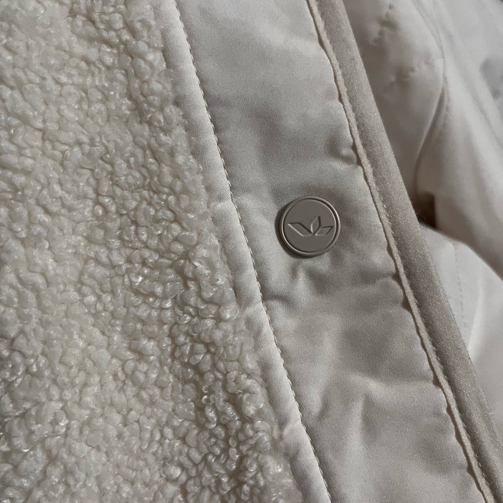 Women's Cream Quilted Jacket - Picture 7 of 9